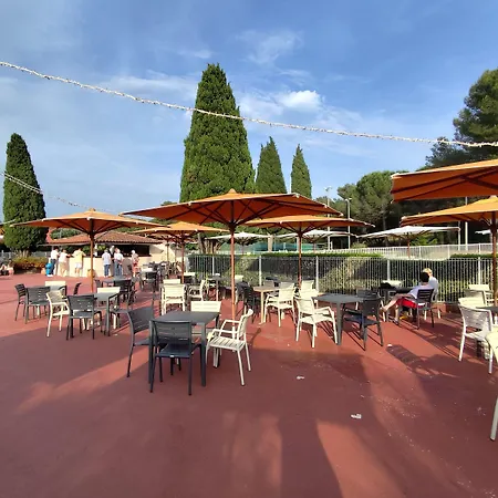 Aldeamento Turístico Village La Manne 2*